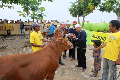 Panitia Masjid Agung Al-Huda Tembilahan Potong 15 Hewan Kurban